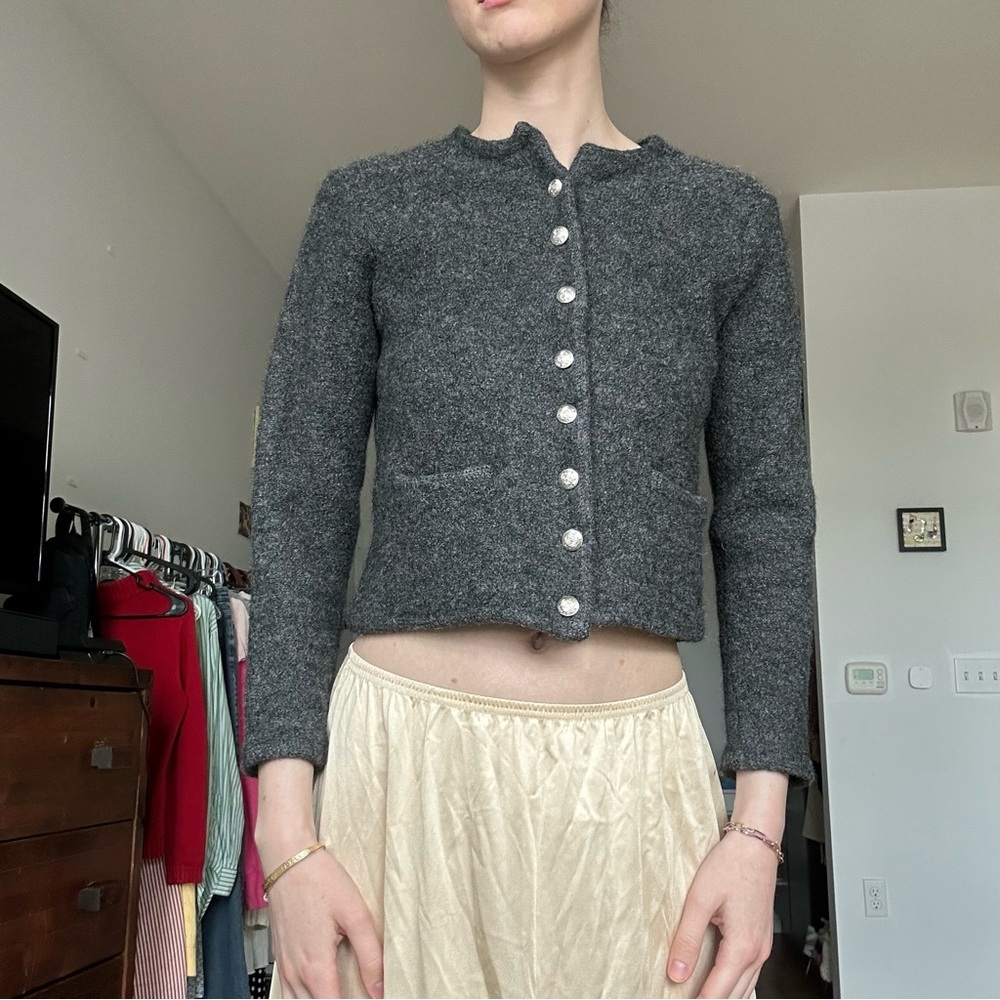 Abercrombie & Fitch gray cardigan with silver buttons🩶